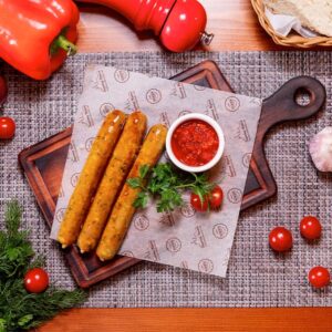 Колбаски из курицы с соусом «Аджика»