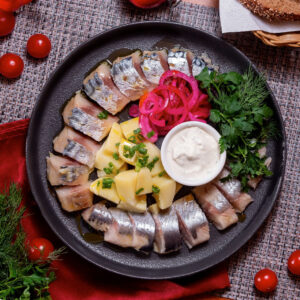 Пивная закуска из сельди и скумбрии